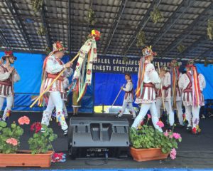 Dansatorii bascoveni, pe scena Festivalului Călușăresc ’’ILIE MARTIN’’, din Colonești, județul Olt!