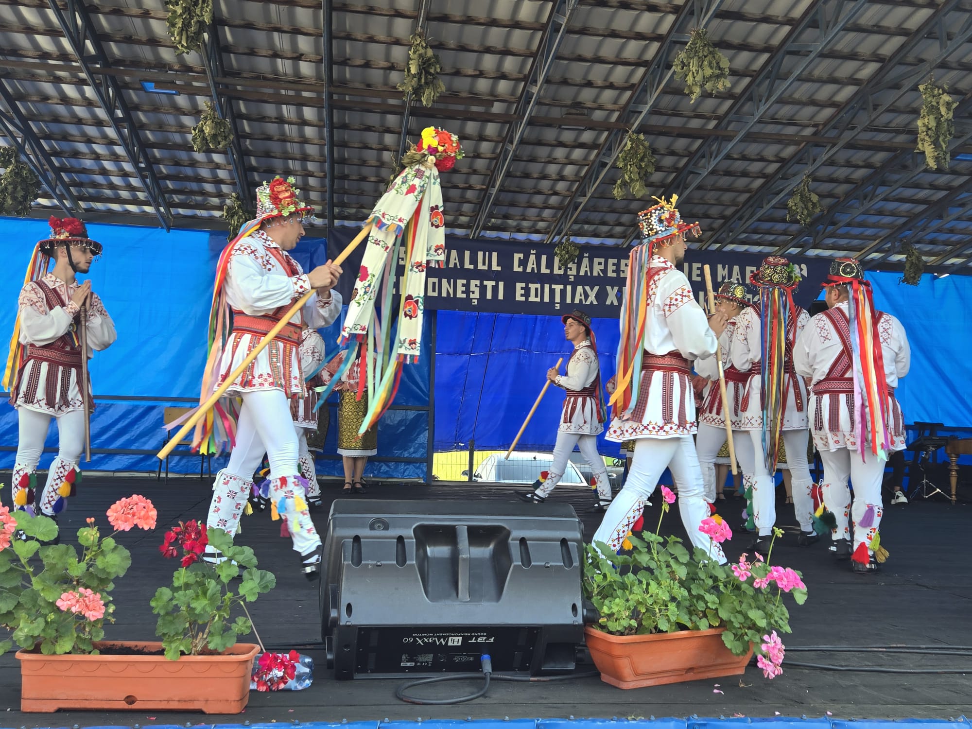 Dansatorii bascoveni, pe scena Festivalului Călușăresc ’’ILIE MARTIN’’, din Colonești, județul Olt!