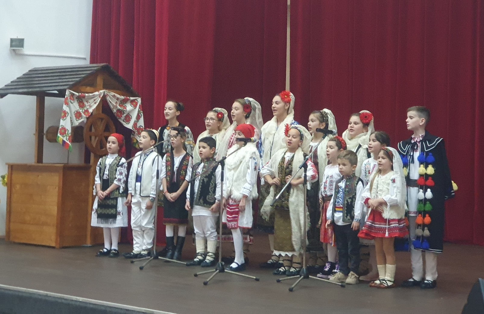 Decembrie, luna cadourilor… artistice, la Casa de Cultură Bascov