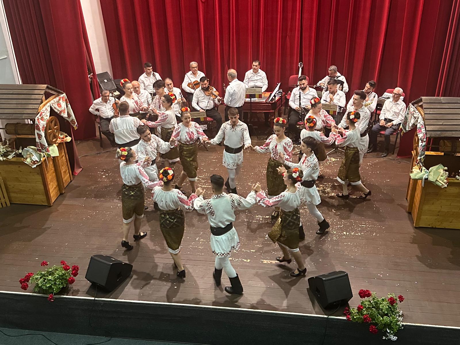 ZIUA IEI, LA BASCOV, A FOST MARCATĂ PRINTR-UN SPECTACOL TRADIȚIONAL DE EXCEPȚIE!