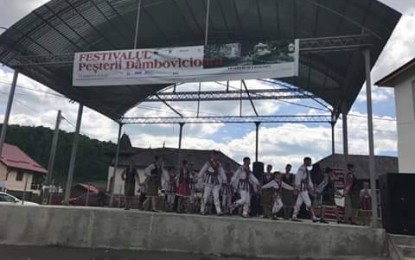 Ansamblul Folcloric Doina Bascovului a fost invitat la Ziua Comunei Dambovicioara