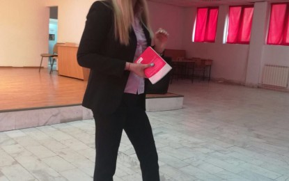 Lorena Toma si Liliana Sterea, studente la Drept , au sustinut cursuri de educatie juridica pentru liceenii Colegiul Odobescu