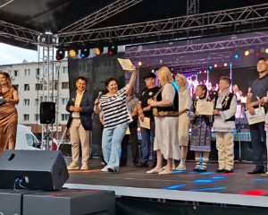 DANSATORII BASCOVENI, CÂȘTIGĂTORII MARELUI PREMIU ȘI AL TROFELUI CONCURSULUI JUDEȚEAN ’’GHEORGHE POPESCU JUDEȚ’’!