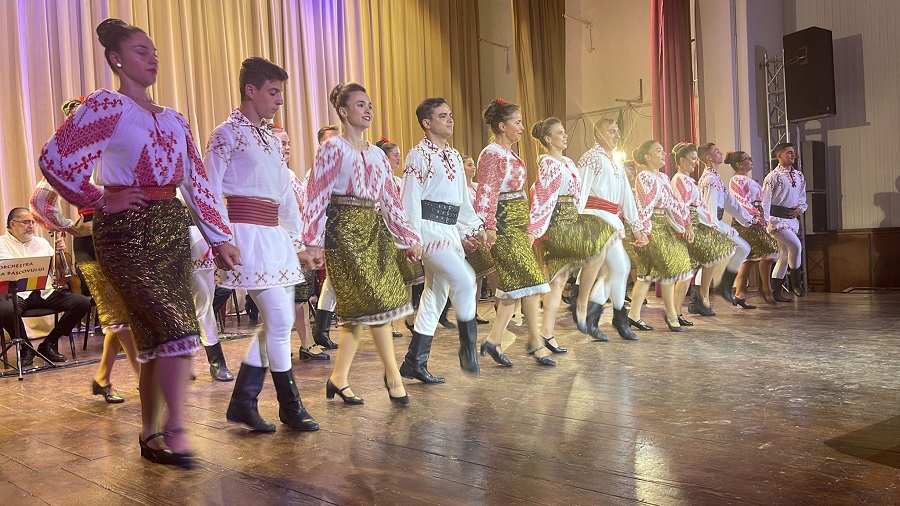 Activitate artistică intensă a Ansamblului ”Doina Bascovului ” al  Casei de Cultură Bascov