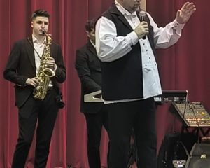 Seară de regăsire sufletească, spectacol de cântece în rugăciune, la Bascov!