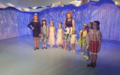 Modellingul, un curs pentru tinerele domnisoare din Bascov.Valeria Coman , un instructor dedicat modei si bunelor maniere